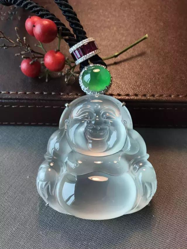 
                浅谈翡翠的“雕花”与“素身”，这是不一样的魅力
              第5张