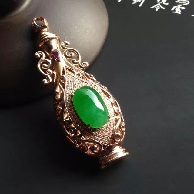 
                你知道翡翠不同造型的吊坠代表什么寓意吗？
              第3张