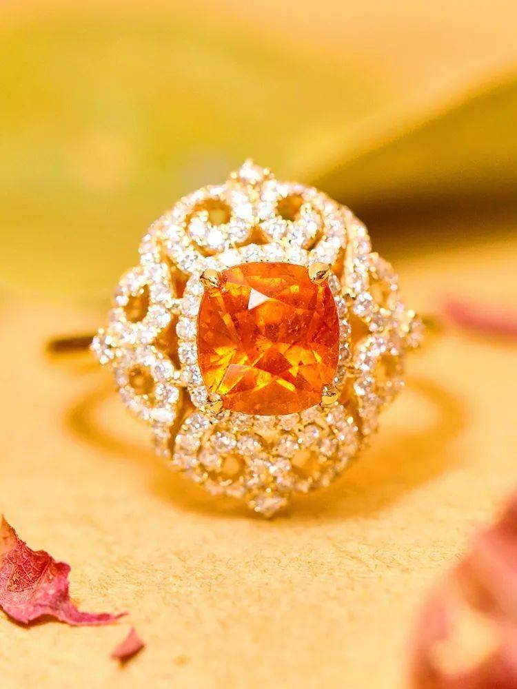 大牌新宠儿来袭，石榴石的新贵，拥有梦幻彩色的小众宝石！  第4张