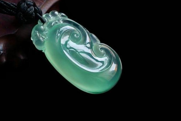 买翡翠好还是买和田玉好  第2张