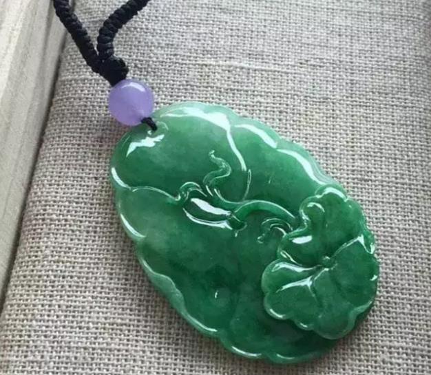 佩戴翡翠叶子好不好 翡翠叶子代表的含义  第3张