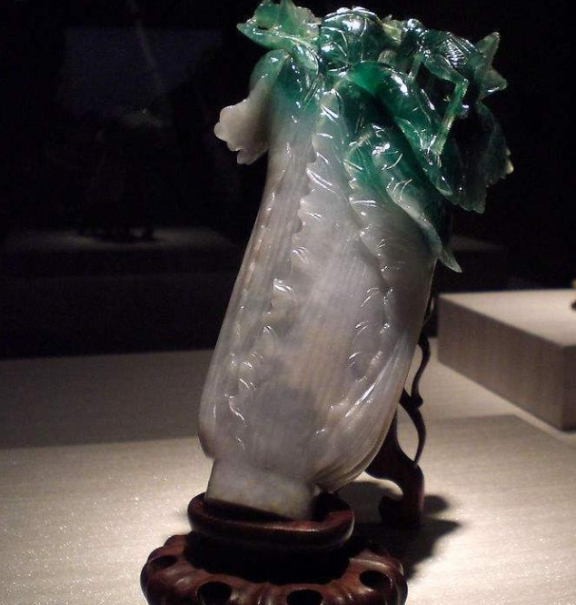 翡翠白菜的寓意有哪些？它是怎么成为稀世珍宝的？  第3张