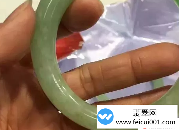 黄种翡翠手镯  第2张