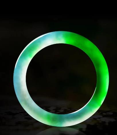 翡翠都蕴含着特有的吉祥寓意，送翡翠手镯有什么寓意？  第3张