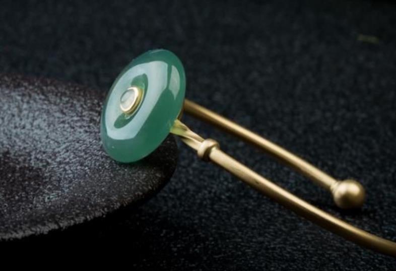 翡翠平安扣的寓意是什么？都有哪些款式？  第2张