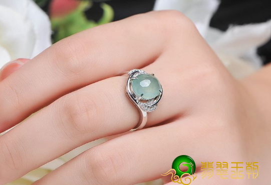 翡翠戒指的挑选，装饰品也是有大功效   第1张