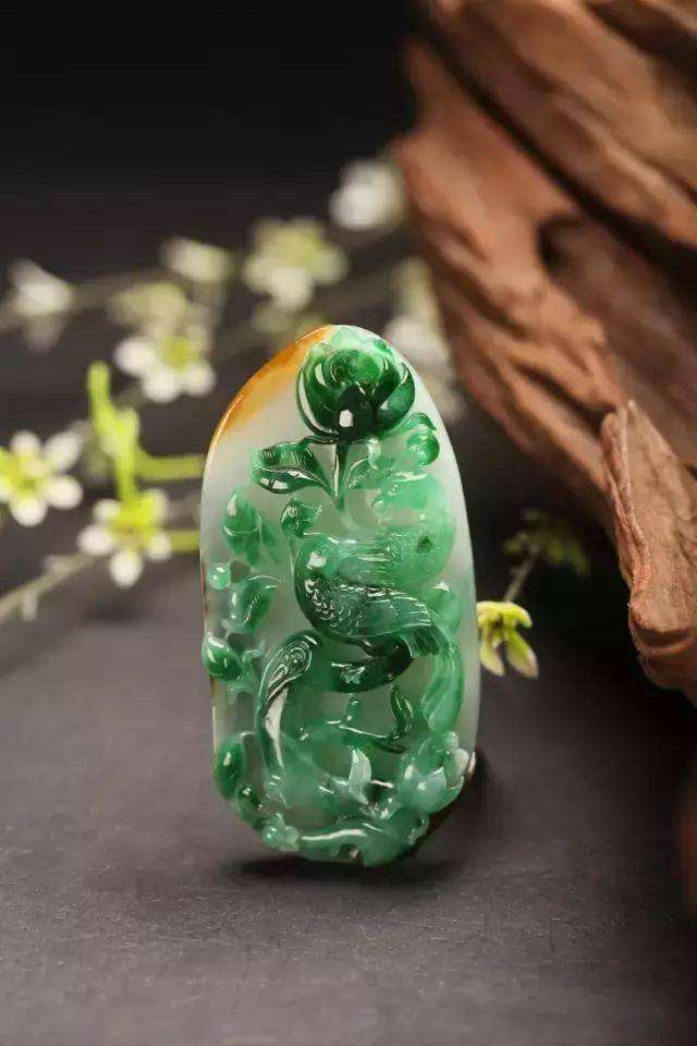 什么是翡翠山水牌？讲述一下如何更好保养翡翠饰品！(图文)   第2张