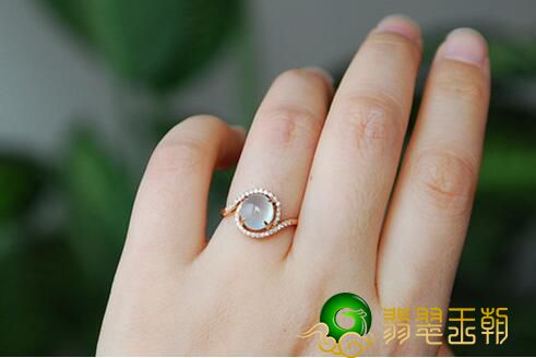 哪些的翡翠翡翠戒面非常值得个人收藏？ 翡翠翡翠戒面的个人收藏常见问题   第2张