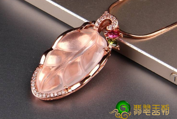 翡翠玉石雕刻树叶的寓意是什么？天然水晶雕刻成树叶有什么含义寓意？   第2张