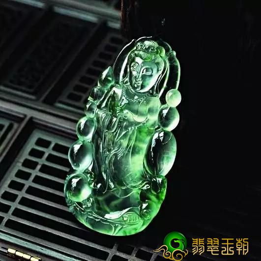 玉镯子能双手另外配戴吗 配戴玉镯子的风水学注重有什么   第2张