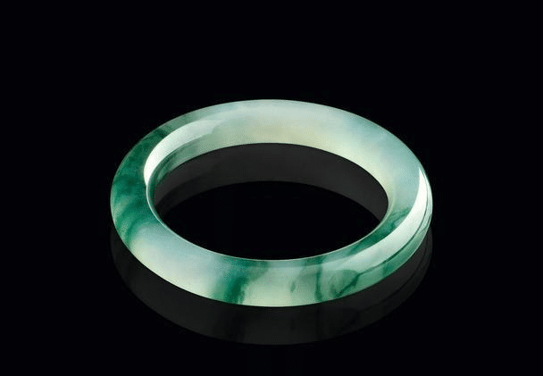 
                正确欣赏翡翠的流程，原来是这样的，你有没有弄颠倒呢？
   第1张