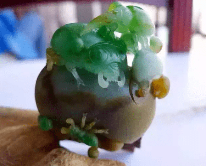 
                翡翠要想达到收藏级别的升值空间，需要具备哪些条件？
   第3张