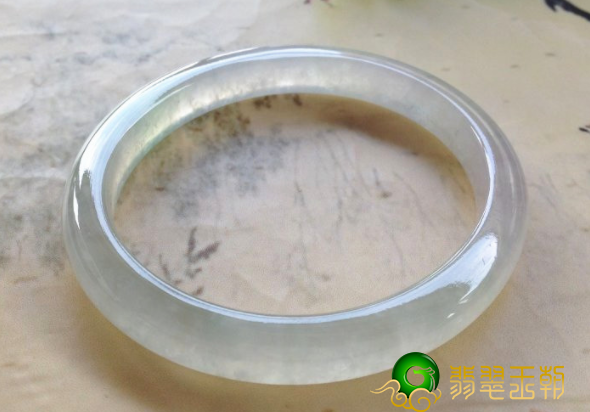 看了文章内容.我了解原先白冰翡翠镯子那么漂亮！   第1张