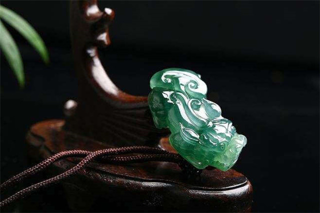 翡翠貔貅吊坠价格如何?答案让人意外! 第2张