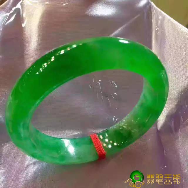 爱它的一千个理由、一万种情愫，却忽视了戴翡翠手镯的内涵和寓意   第3张