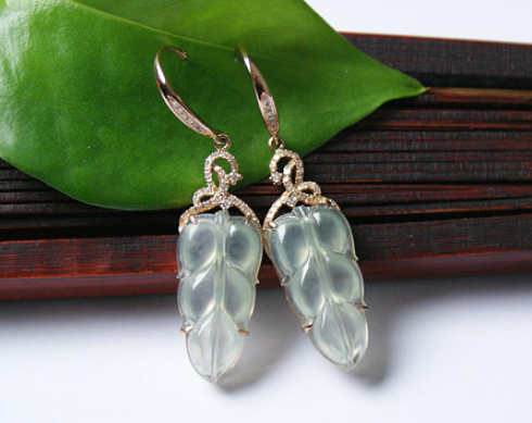 
                购买翡翠，是选翡翠裸石的好还是镶嵌成品的好呢
   第3张