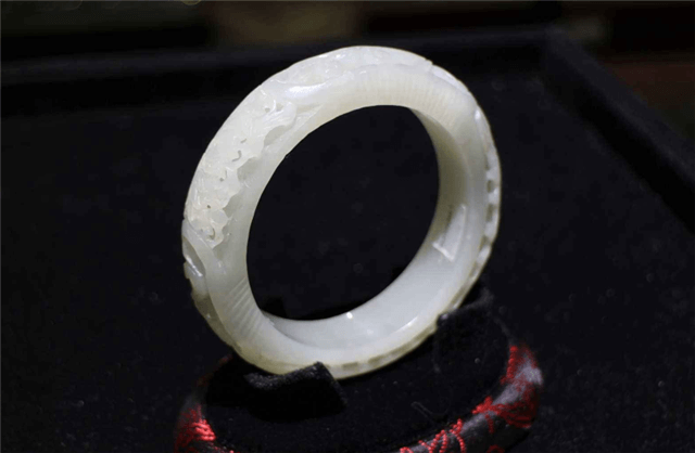 什么是镂空工艺？镂空和田玉手镯好不好？   第2张