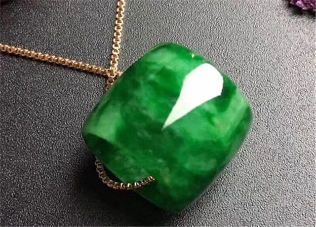 什么是翡翠扳指?翡翠扳指是一种彰显身份和地位的象征!(图文) 第3张