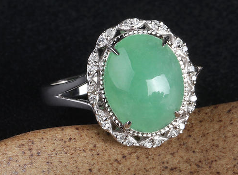 为什么雕花很好的翡翠，收藏价值反而不高？   第1张