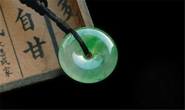 金丝种翡翠价格高吗?本文为你答疑解惑! 第1张