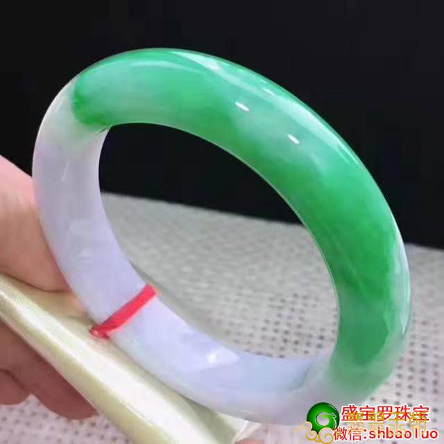 什么叫白色背景青翡翠？白色背景青翡翠价格是多少   第2张