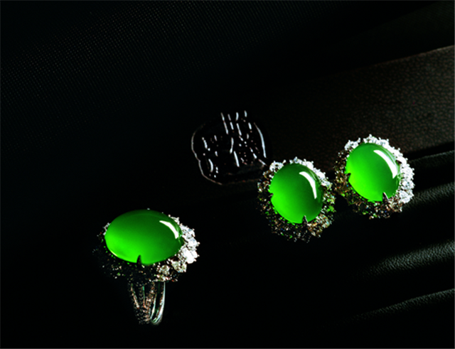 翡翠种贵还是色贵？看完本文章自然就会有答案！   第1张