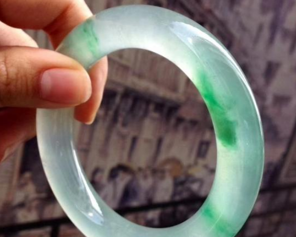 怎么辨别翡翠的真假纯度，老妹儿们再别被商家忽悠了   第2张