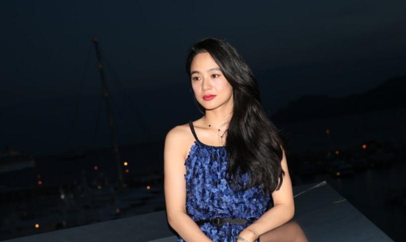 
                当无色翡翠和紫色翡翠相比较，你会发现紫罗兰翡翠其实也很美！
   第3张