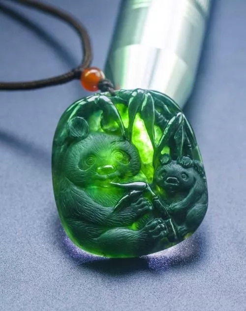 
                翡翠7大鉴“色”要点，每一点都值得记下
   第1张