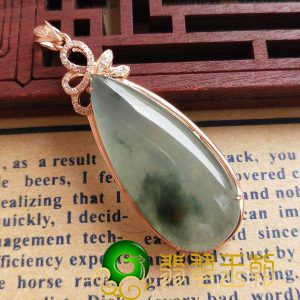 翡翠水滴镶嵌款式的吊坠都有哪些 又有哪些美好寓意   第1张