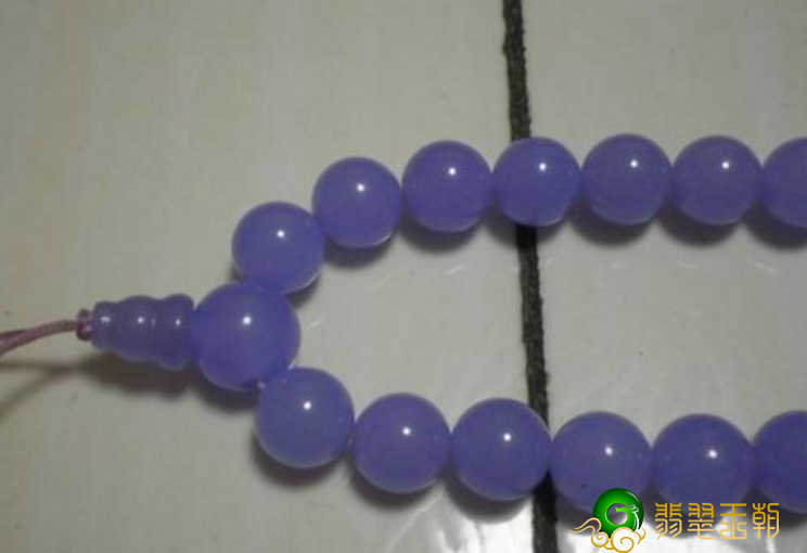在配戴紫罗兰花翡翠佛串的情况下，有什么是必须大家留意的呢？   第1张