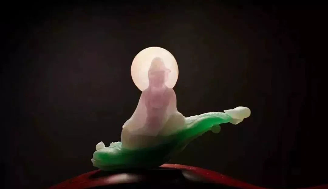 一块让人伤脑筋的春带彩翡翠，被玉雕师的创意拯救后，价值大涨！   第5张