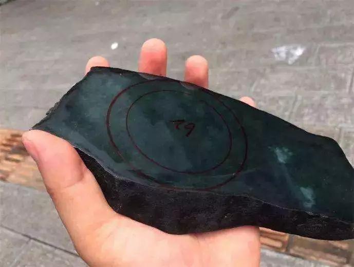 
                玉赏 | 油青，灰调之美
   第3张