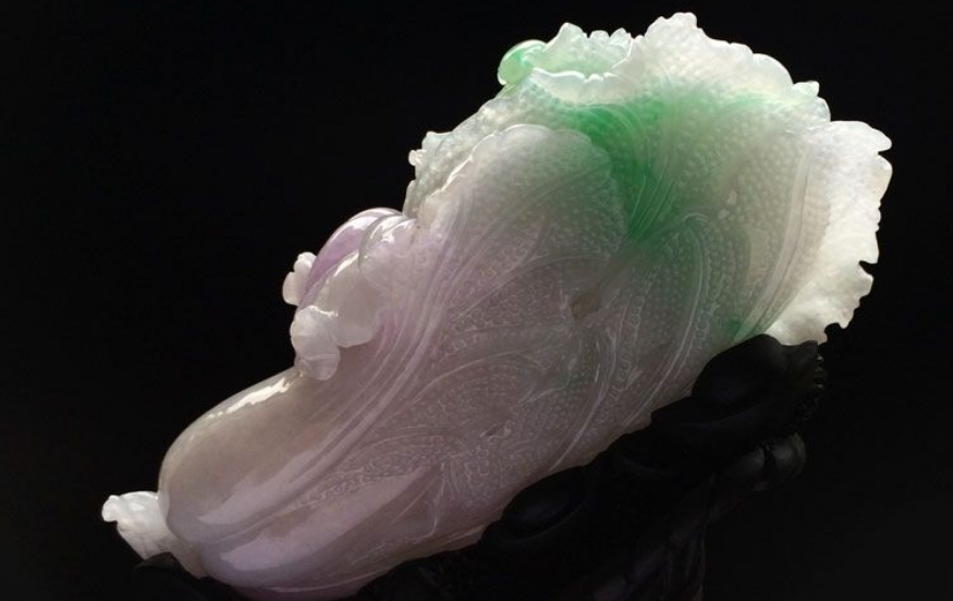 翡翠摆件的价格贵吗？哪些摆件适合摆放在家中？   第1张