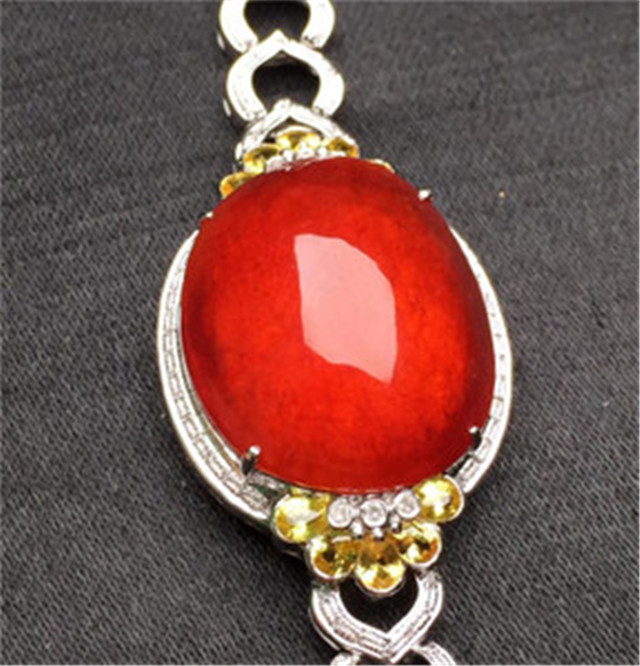 鸡冠红翡翠价格高吗?讲一讲影响它价格的因素! 第3张