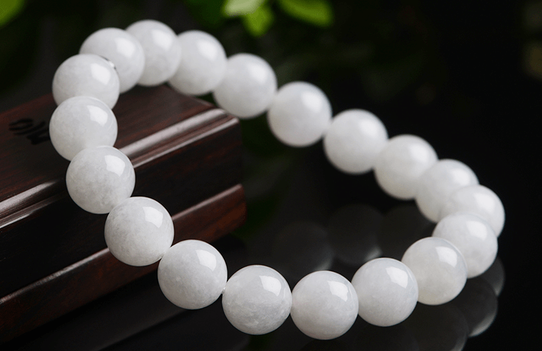 白色糯种翡翠价钱贵不贵？学会挑就不怕买贵！   第1张