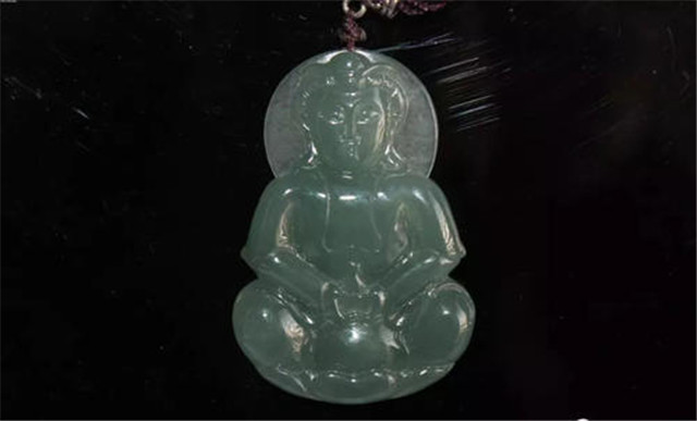 翡翠越戴越黄是怎么回事?说好的人养玉,为什么戴出变种! 第3张