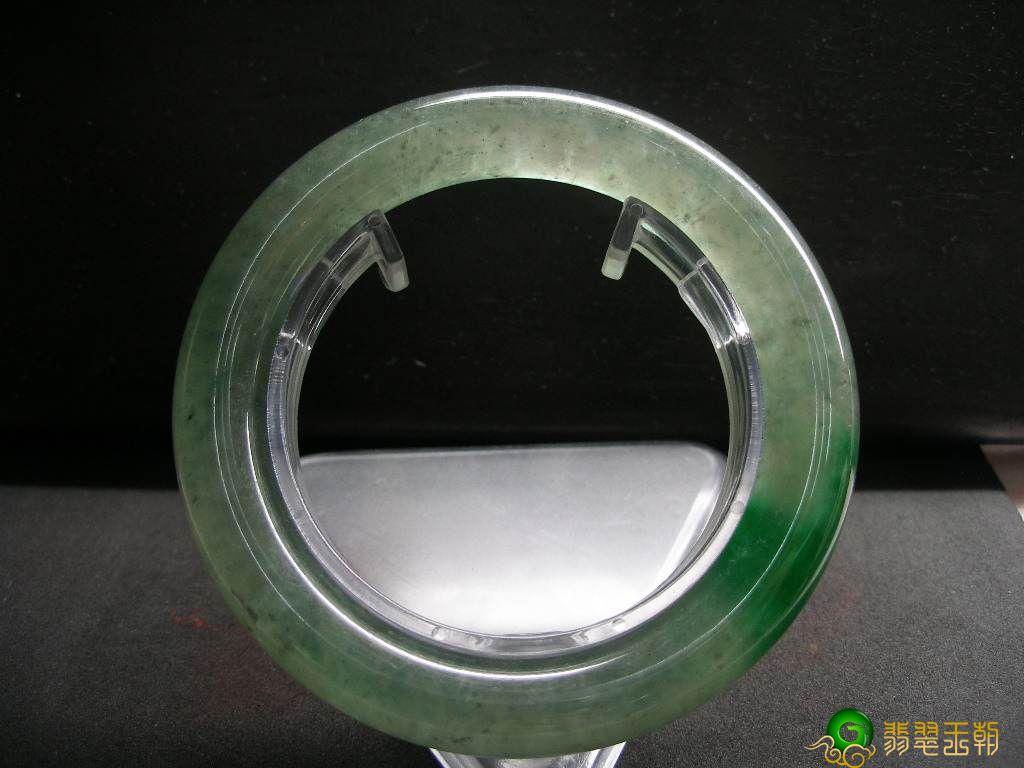 翡翠手镯如何挑选,教你挑选到珍品翡翠 第2张