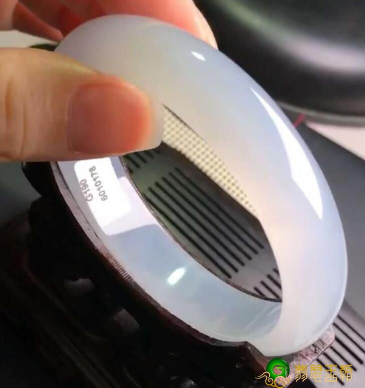 5000块的翡翠镯子翡翠的种归类详解   第1张