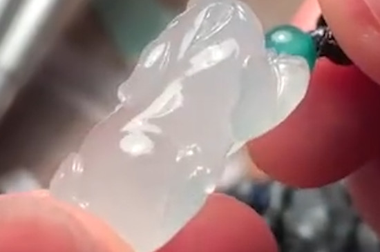 佩戴貔貅有什么讲究 佩戴貔貅的戴法有哪些？   第4张