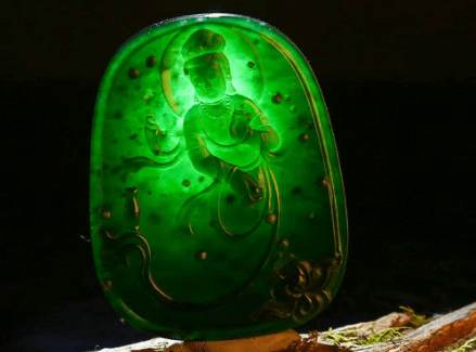 男生戴翡翠好吗？哪种翡翠适合男生佩戴？   第2张