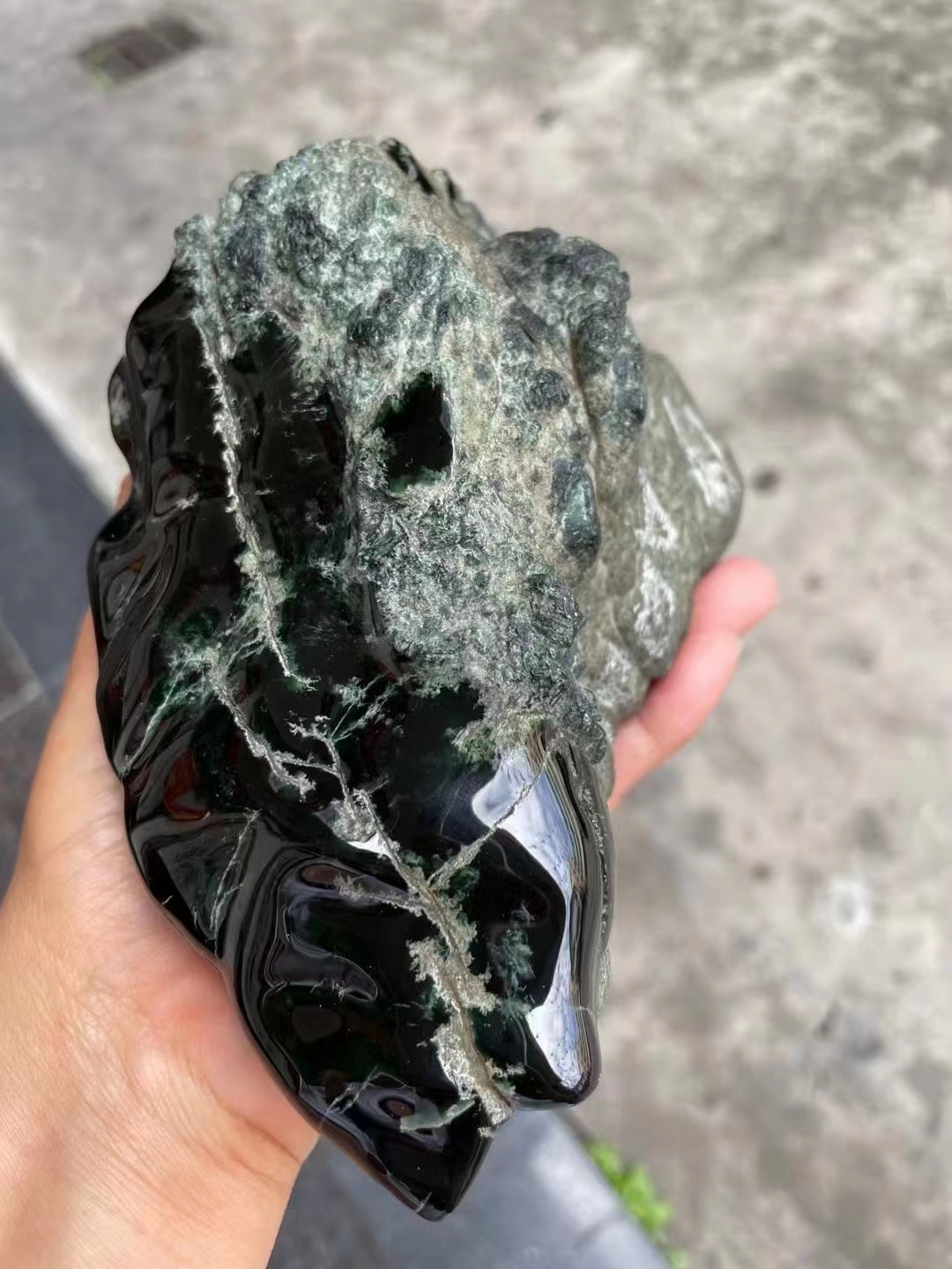 
                蓝水翡翠的价值体现在哪些方面？
   第2张