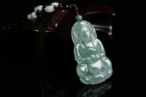翡翠挂件买什么样的好？选购翡翠挂件需要注意什么？   第1张