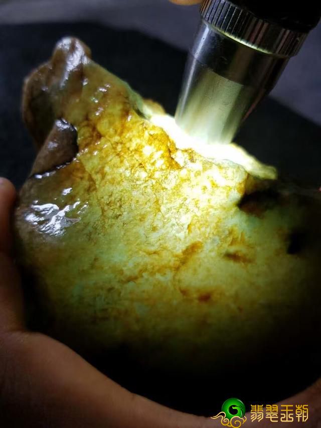 怎样判断翡翠翡翠翡翠原石水部位和材料？   第5张