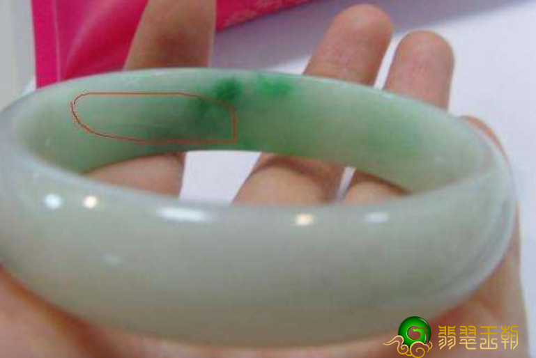 翡翠的色调和裂缝中间有什么关系？色后裂有什么种类？   第1张