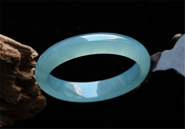 细说蓝水翡翠与油青哪个好?这些你要知道!(图文) 第2张