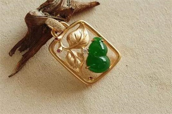 葫芦戴在左手还是右手,戴左手作用更大 第4张