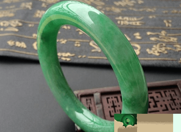 豆种手镯价格怎么判断?难道说豆种翡翠都一文不值吗? 第2张