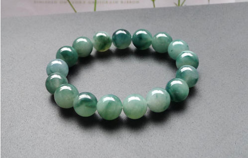 翡翠手串多色好还是单色?正确的认知很重要!(图文)   第3张