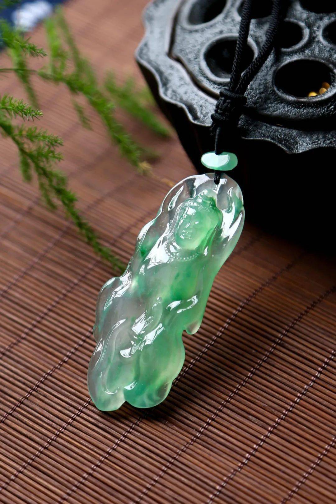 翡翠雕刻中讲究的3个规律5个细节，你注意到了吗？   第6张